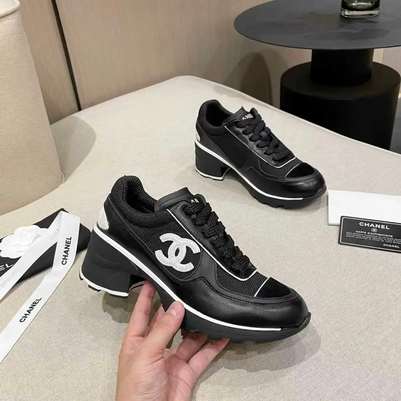 👟👟Ex-factory price 580👟👟Chanel Panda Shoes! 2025 counter's top casual sports shoes. This classic design; the upper is electro-embroidered with a variety of techniques; the outsole is fashionable and sporty; the unusual inclusion of a variety of color matching elements... The diversified mix and match is very good-looking and versatile, and can be used for leisure, fashion, sports, and outdoor... ꫛꫀꪝ Go➫ Materials: ❶Upper made of: original imported first-layer silk cowhide + original waterproof cloth + original first-layer cowhide ❷Inner lining: Original Yangli + Net ❸ Outsole based on: Original TPU combination outsole Special counter boutique packaging complete set for women 35–40